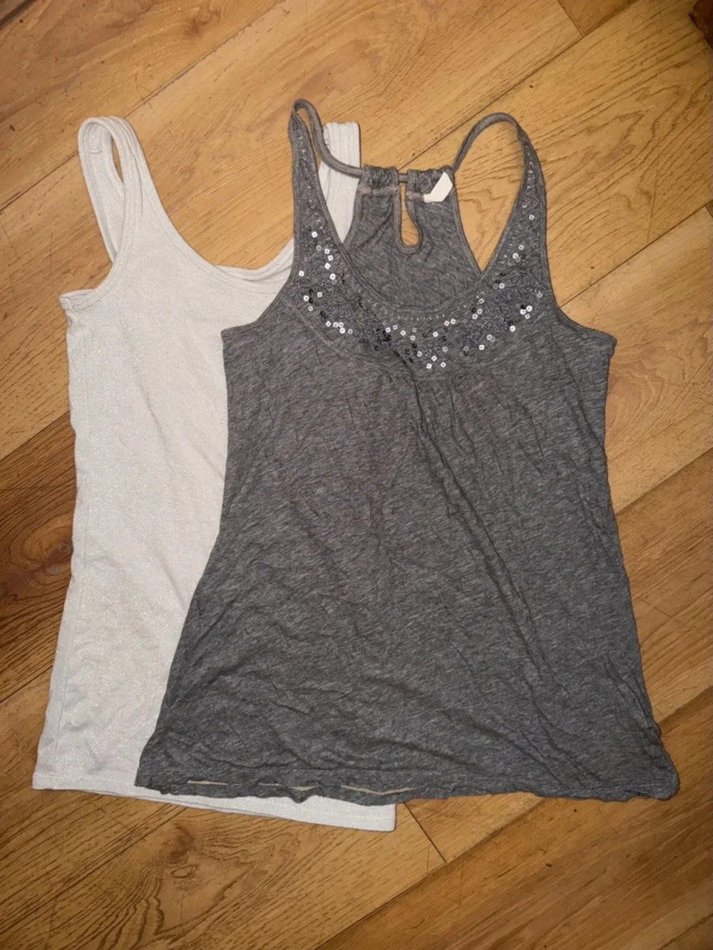 2 Tank Top Bundle - Picture 1 of 10